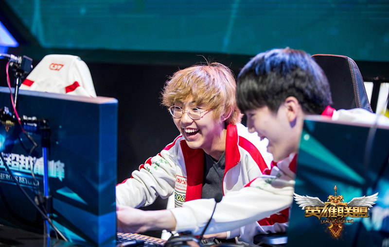 包含FLY血洗C9,Chovy操刀奇招英雄翻盘宿敌对决小组赛,强势挺进下一轮的词条 包含FLY血洗C9,Chovy操刀奇招英雄翻盘宿敌对决小组赛,强势挺进下一轮的词条